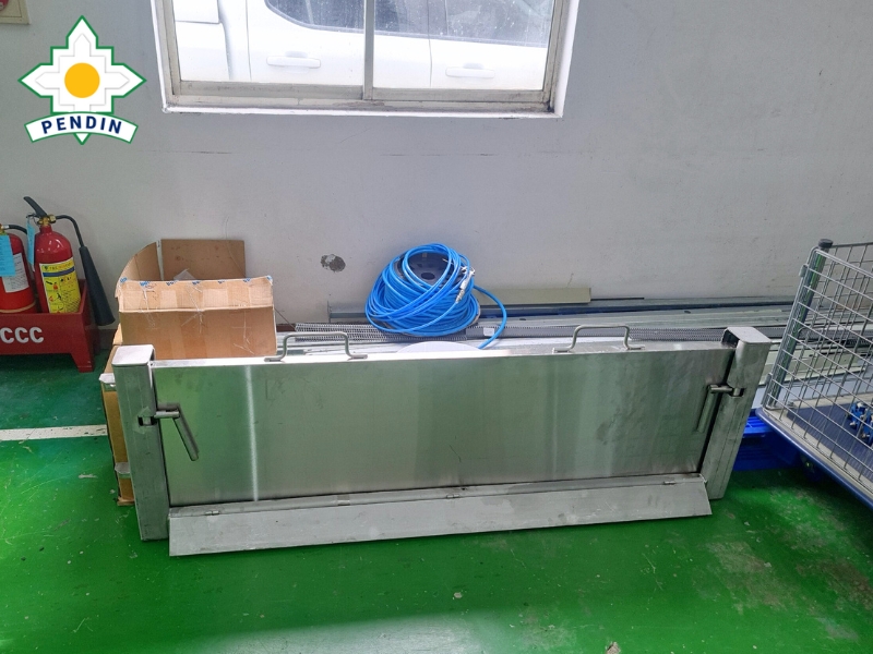 Cửa chống ngập cần được làm từ vật liệu chất lượng, chống oxy hóa và chịu lực tốt