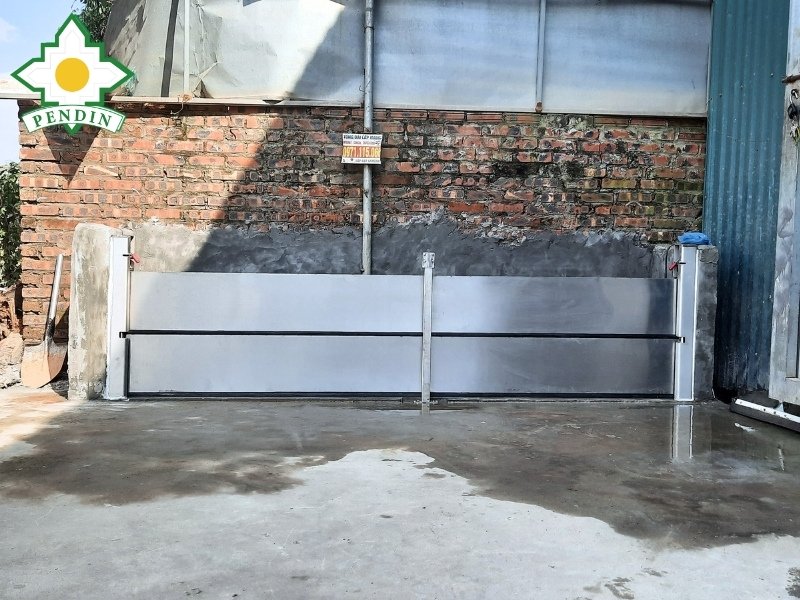 Cửa chống ngập nhà xưởng bằng inox chắc chắn Cửa chống ngập nhà xưởng bằng inox chắc chắn