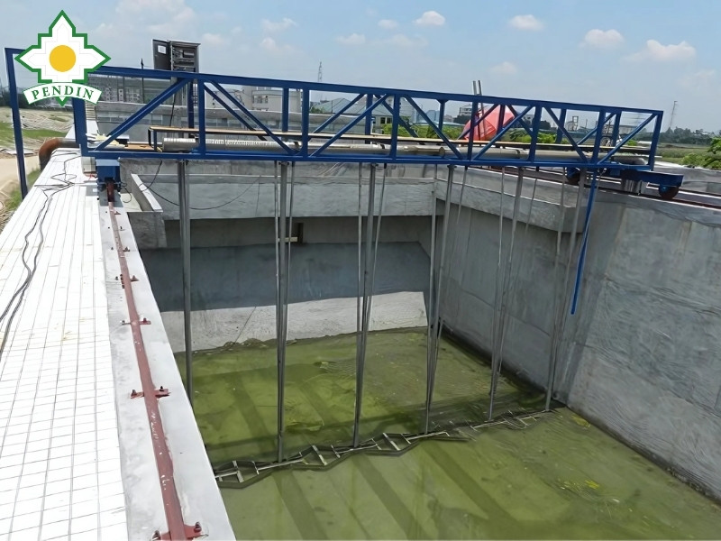 Thiết bị gạt bùn dạng tịnh tiến được thiết kế cho các bể lắng ngang Thiết bị gạt bùn dạng tịnh tiến được thiết kế cho các bể lắng ngang