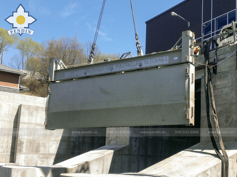 Stoplogs dạng có tay gắp (Bulkhead Gate with Lifting Beam)