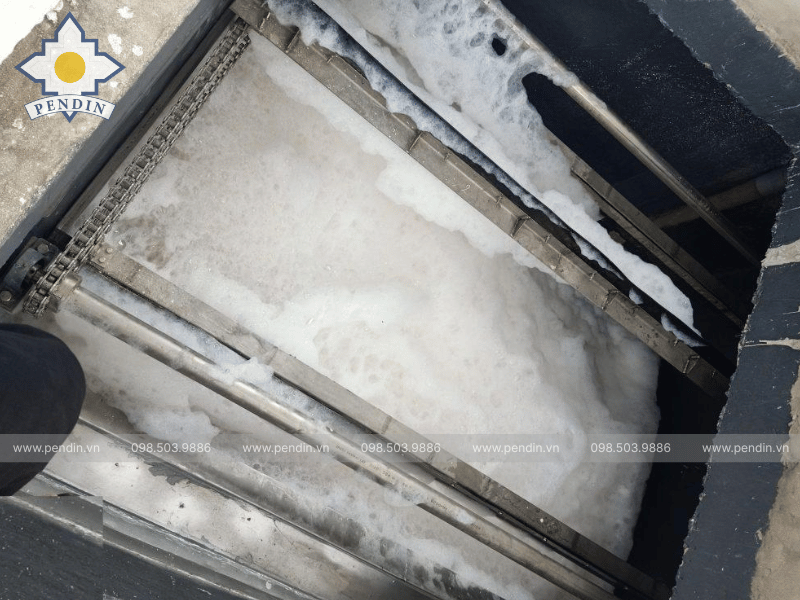 thiết bị gạt váng nổi