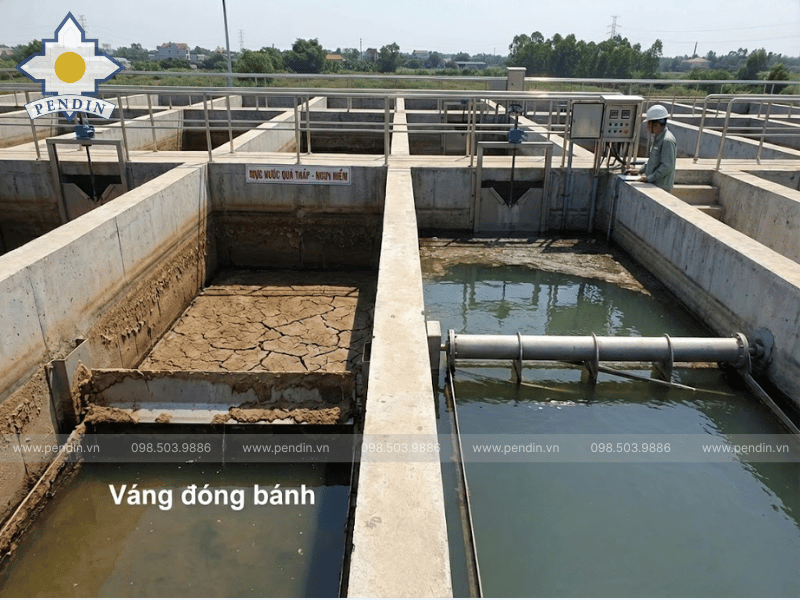 vận hành gạt váng