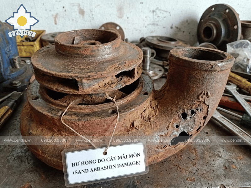 Cơ chế mài mòn: Khi dòng nước trở thành "dao cắt"