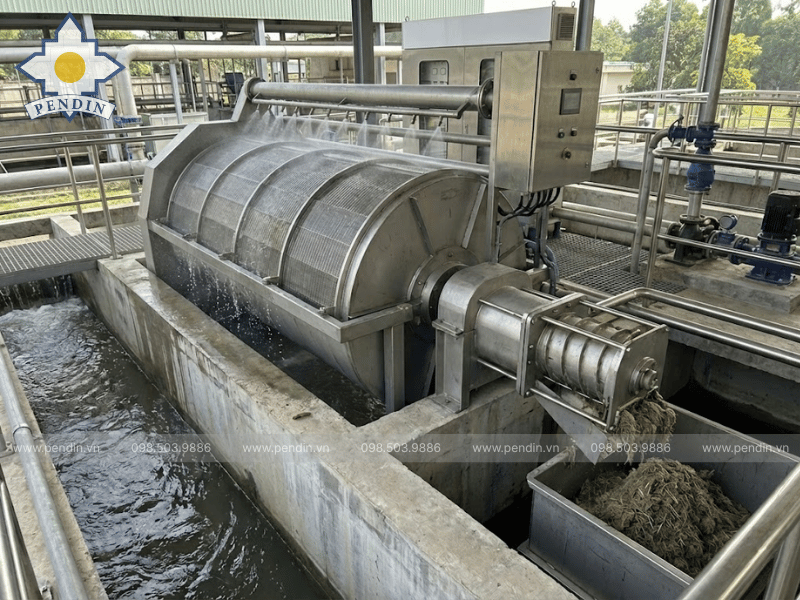 Sử dụng máy vớt rác trống quay cho công đoạn tách rác tinh