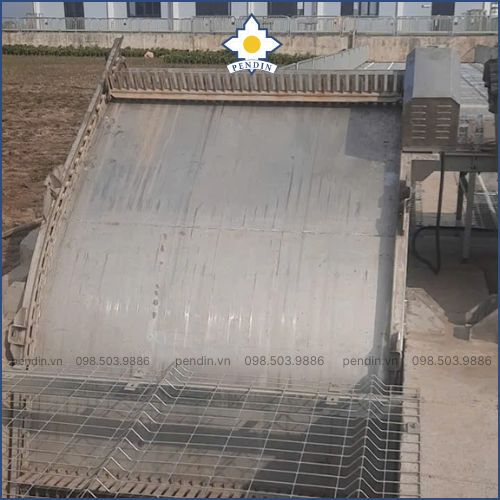 Máy vớt rác trạm bơm