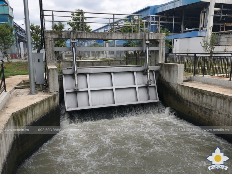 van cửa lật tại cửa xả