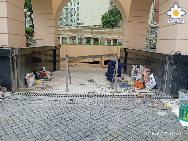 Cảm biến mực nước có vai trò gì trong cửa chống ngập?
