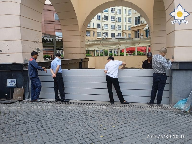 Cửa chống ngập trục vít