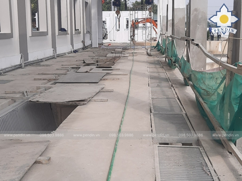 Lắp đặt song chắn rác tại VCP Yên Xá-Linh Đàm