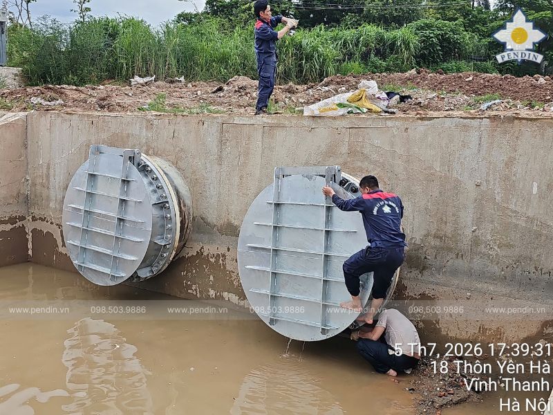 Van cửa lật lắp tại miệng cống xả